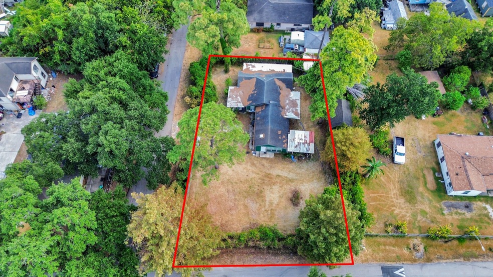 6935 Amber St, Houston, TX 77022 - photo 1