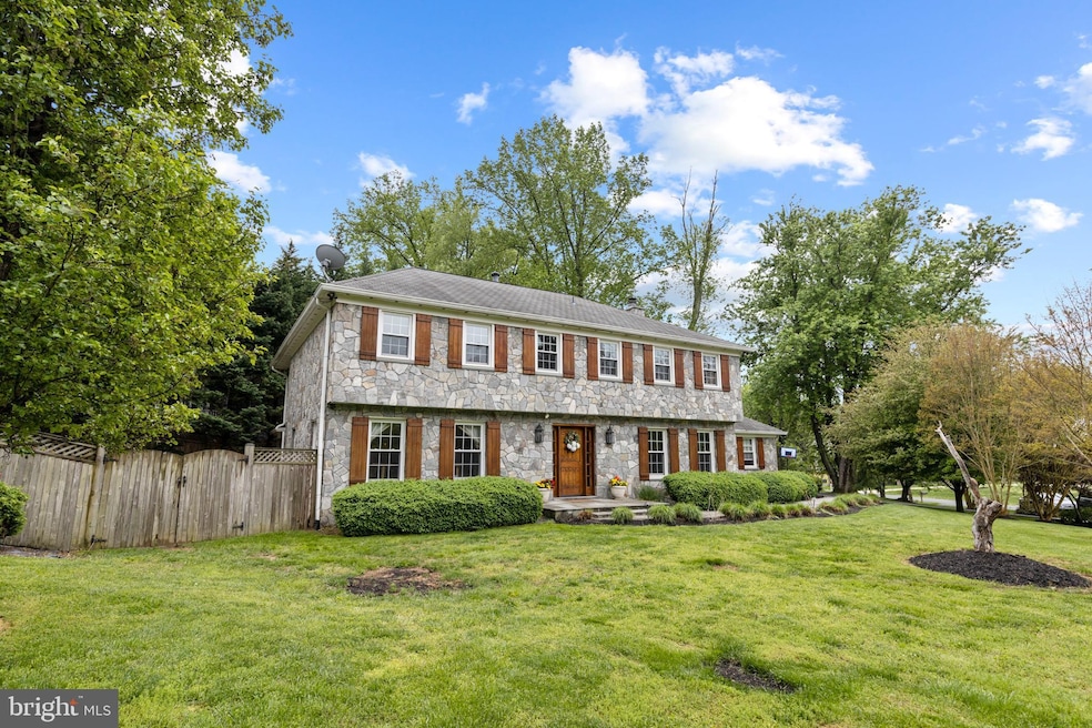 8421 Kingsgate Rd, Potomac, MD 20854 - photo 1