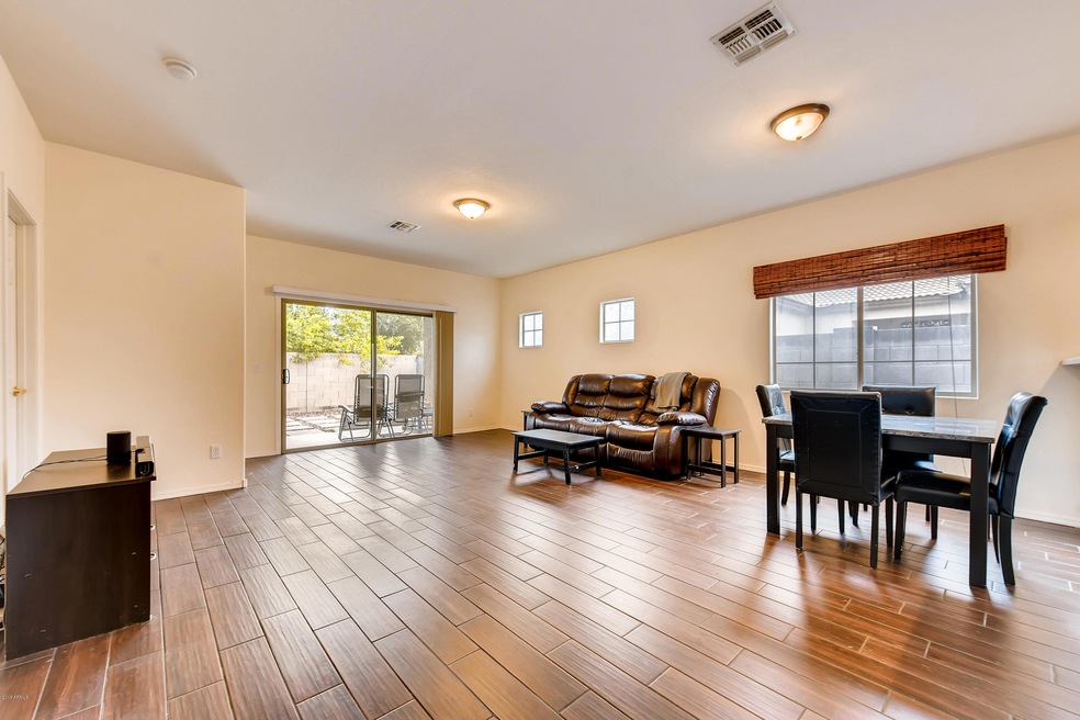 940 E Sava-004-1-Living Roo-MLS_Size
