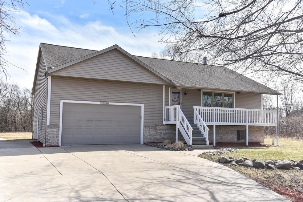 W148N7230 Woodland Dr, Menomonee Falls, WI 53051 - photo 1