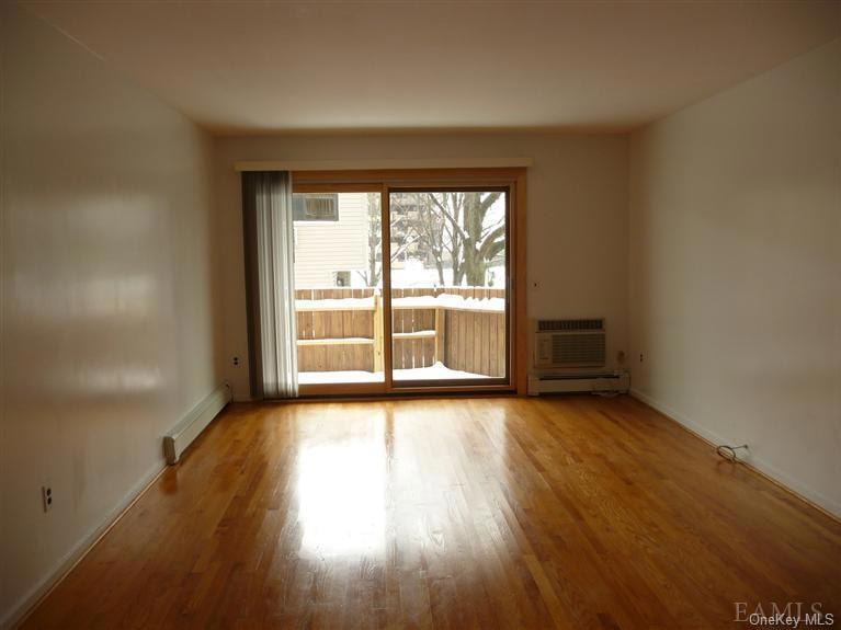 19 Hillside Terrace unit 19E, White Plains, NY 10601 - photo 1