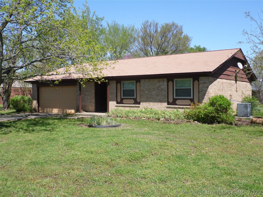500 N Oklahoma Ave, Haskell, OK 74436 - photo 1