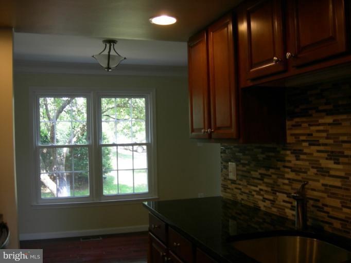 9073 Mcrae Ct, Manassas, VA 20110 - photo 1