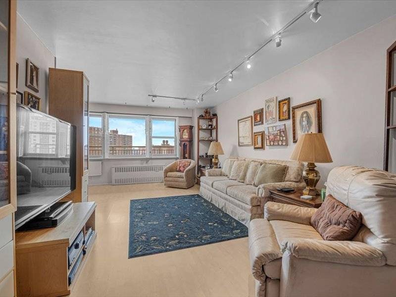 For Sale $465,000 • Co-Listing Agent