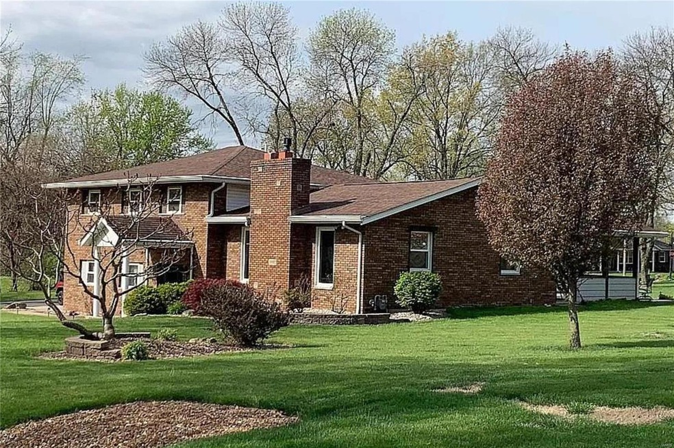 1009 Jacquelyn Ct, Maryville, IL 62062 - photo 1