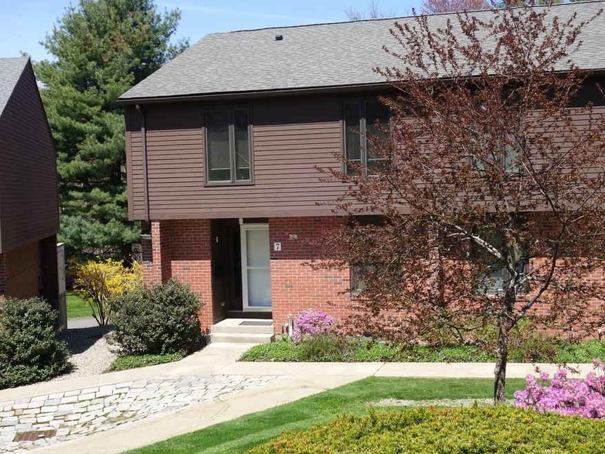 7 Emerson Ct, Amherst, MA 01002 - photo 1