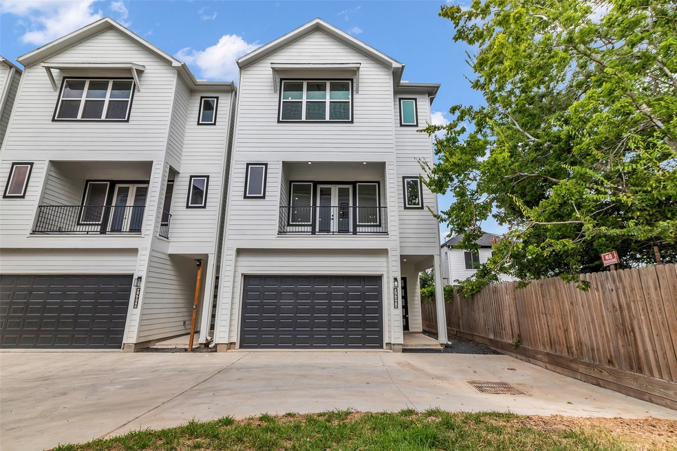 Discover modern living at Chateaus on Campbell, a charming 11-home new construction community nestled in the vibrant Spring Branch area.