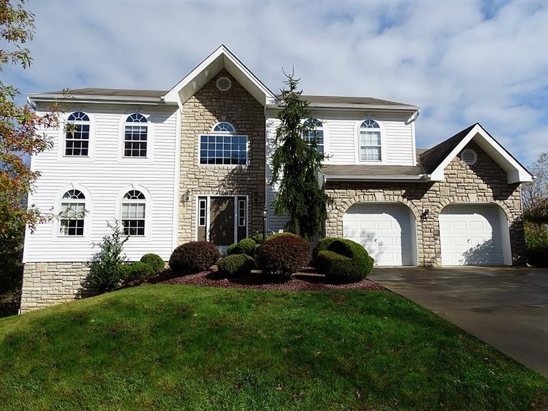 Excellent curb appeal on cul-de-sac!