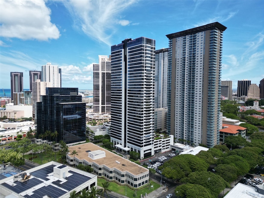 ROYAL CAPITOL PLAZA - FRONT AERIAL PHOTO