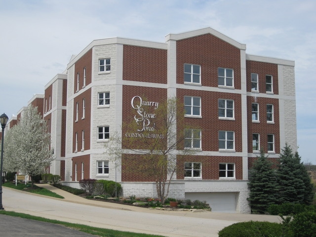 218 N Water St unit 302, Batavia, IL 60510 - photo 1