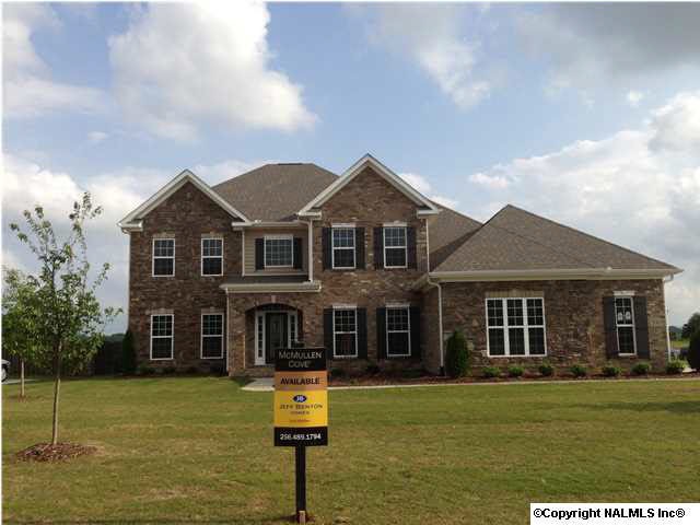 Brand New Jeff Benton Home - 4200sq ft - Mountain Views! Large Lot!!