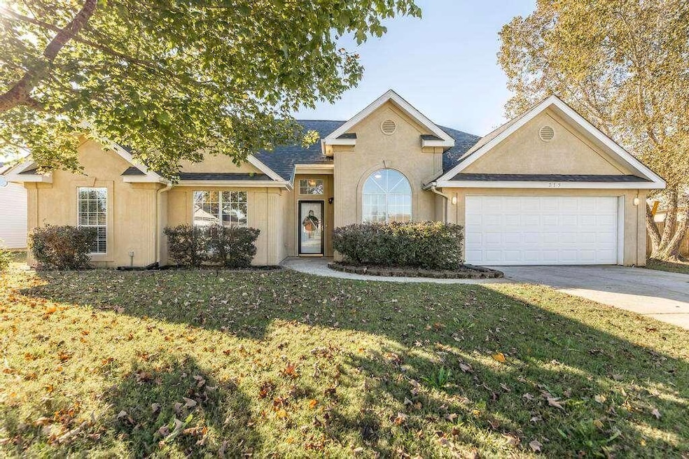 215 Rigby Ct, Warner Robins, GA 31088 - photo 1