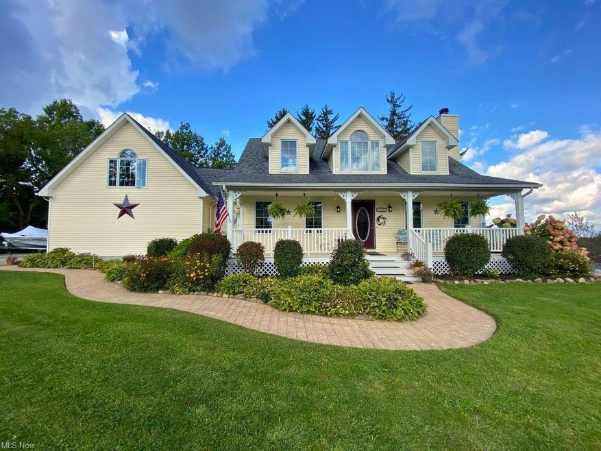 View of front of house featuring a front lawn and 