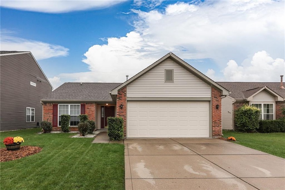 781 Spruce Dr, Greenwood, IN 46143 - photo 1