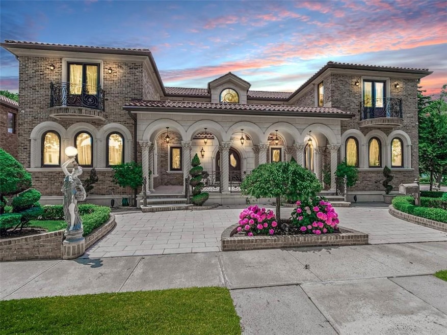 Sold $2,900,000 • Co-Listing Agent