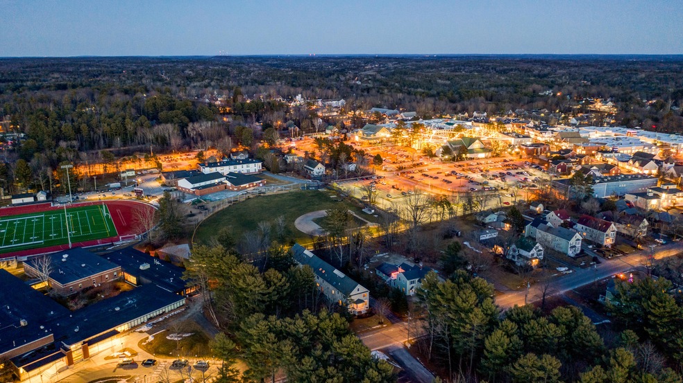 20 Holbrook St unit 2, Freeport, ME 04032 - photo 1