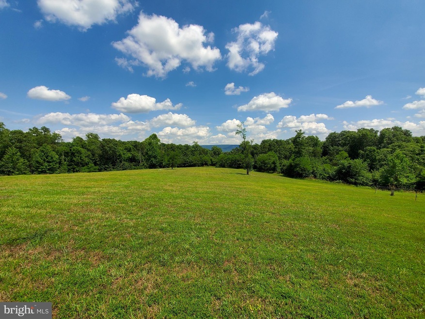 914 Apple Harvest Dr, Hedgesville, WV 25427 - photo 1
