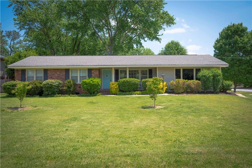 1662 Scufflegrit Rd, Marietta, GA 30062 - photo 1