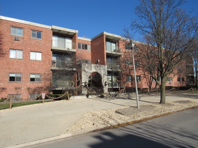 197 W Armitage Ave unit 303, Elmhurst, IL 60126 - photo 1
