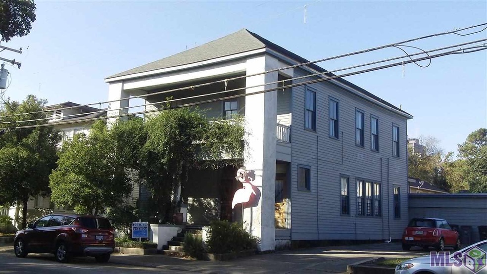 731 N 9th sit on two Spanish Town lots