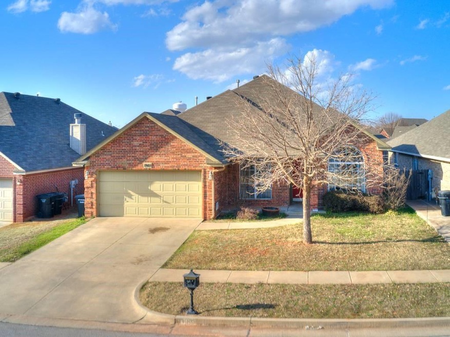 1905 NE 7th St, Moore, OK 73160 - photo 1