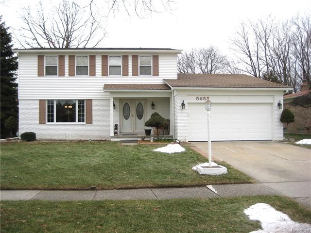 GORGEOUS STONERIDGE COLONIAL!  MOVE IN READY