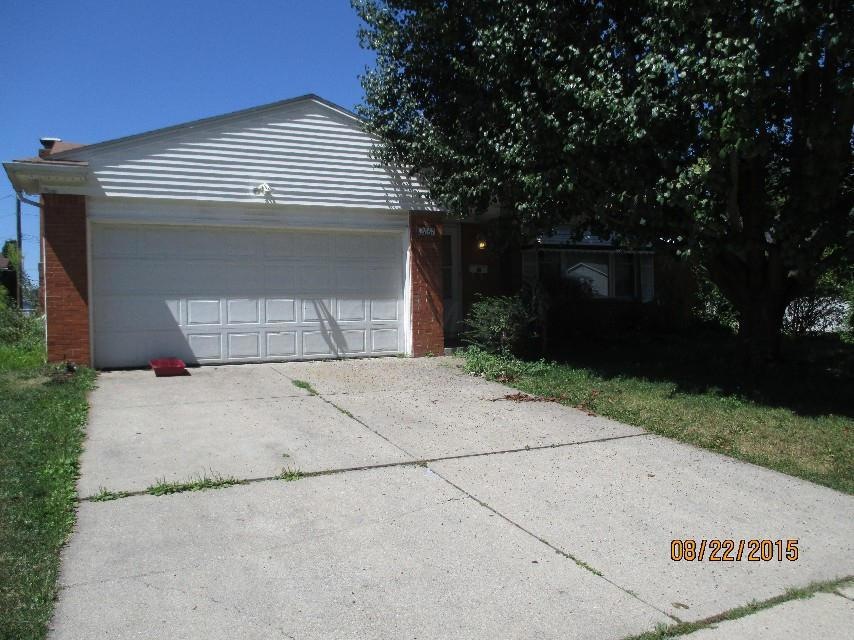 2667 Maywood Rd, Columbus, OH 43232 - photo 1