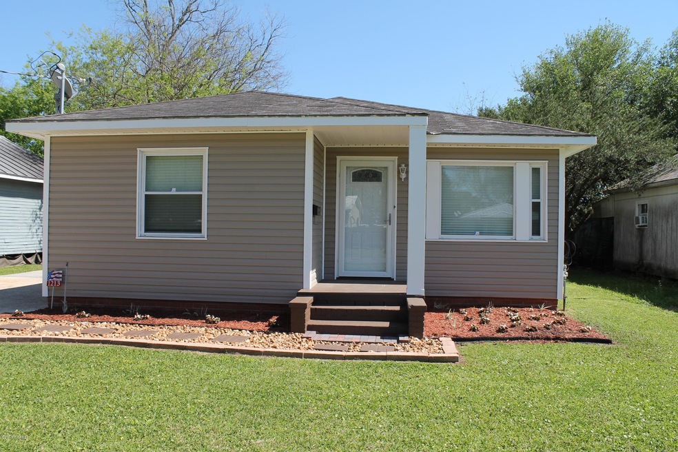 1213 Julia St 002