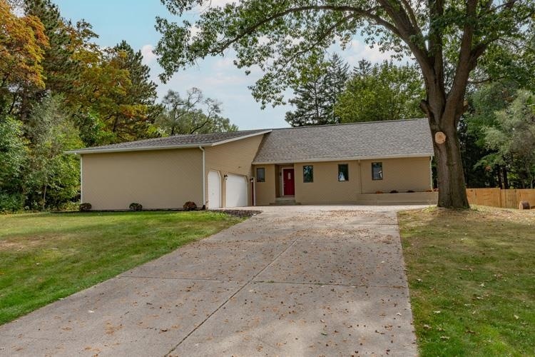 18394 Gardenia Dr, South Bend, IN 46637 - photo 1