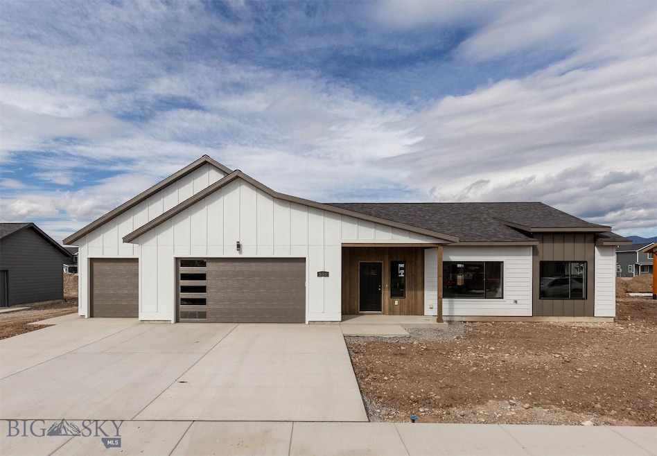 The Hyalite plan ALL PHOTOS ARE SIMILAR MODEL