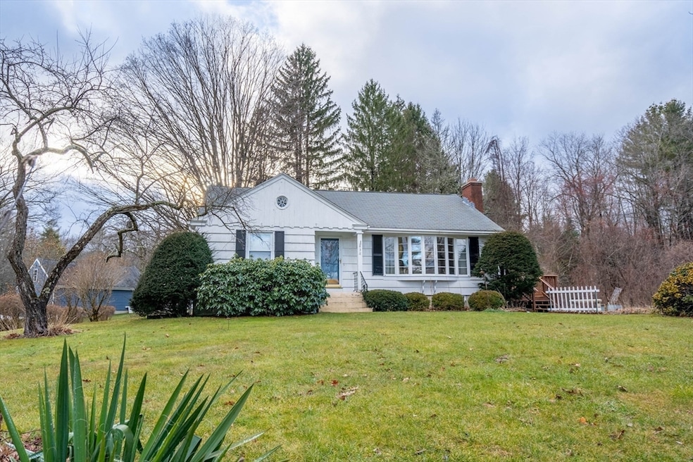 838 Pleasant St, Rochdale, MA 01542 - photo 1