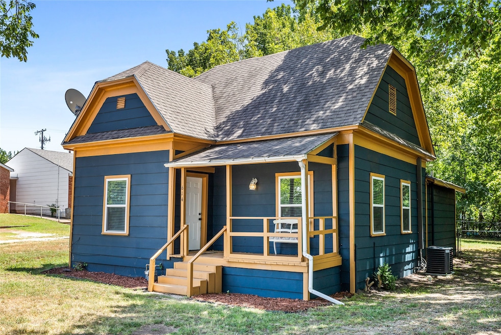 Darling vintage home in Denison.