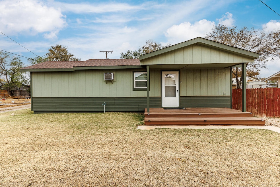 211 Chestnut St, Idalou, TX 79329 - photo 1
