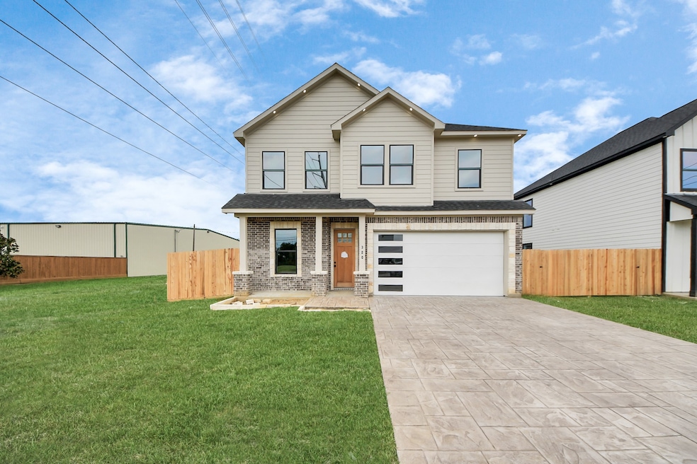 320 E Main St, La Porte, MS 77571 - photo 1