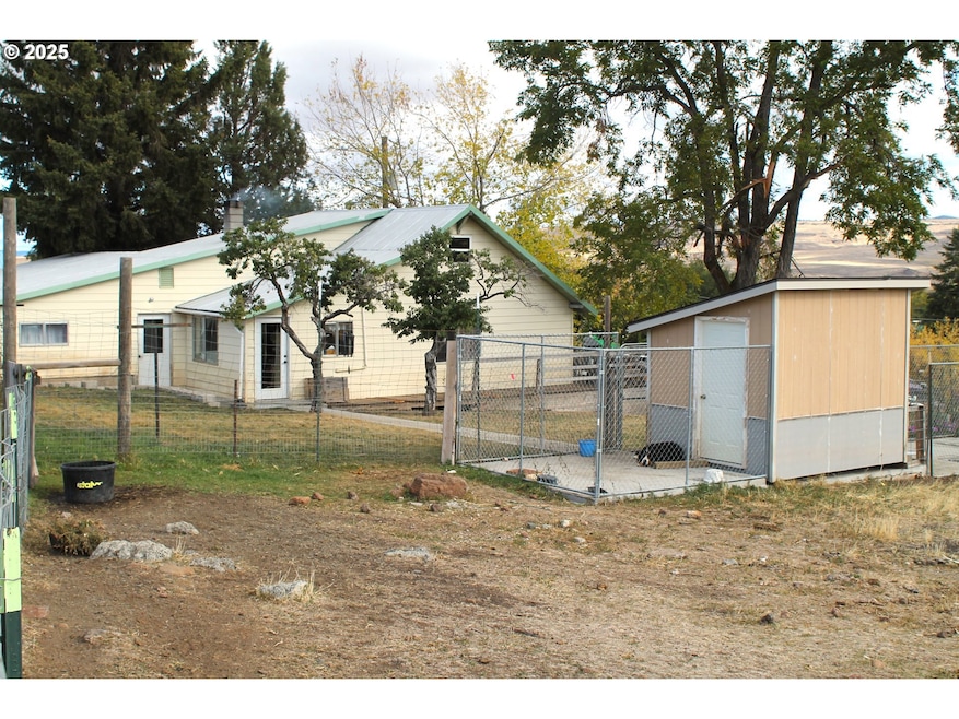 455 W 3rd St, Long Creek, OR 97856 - photo 1