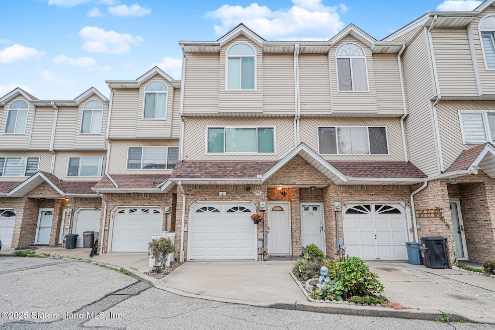 For Sale $699,000 • Co-Listing Agent