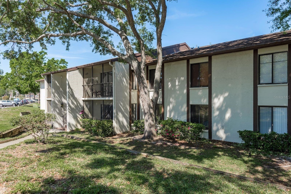 Sidewalk to bottom unit D1