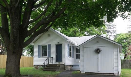 A tidy 484 sq ft ranch on .129 acres...