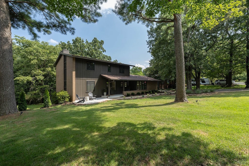 884 N Shrewsbury Ln, Fayetteville, AR 72701 - photo 1