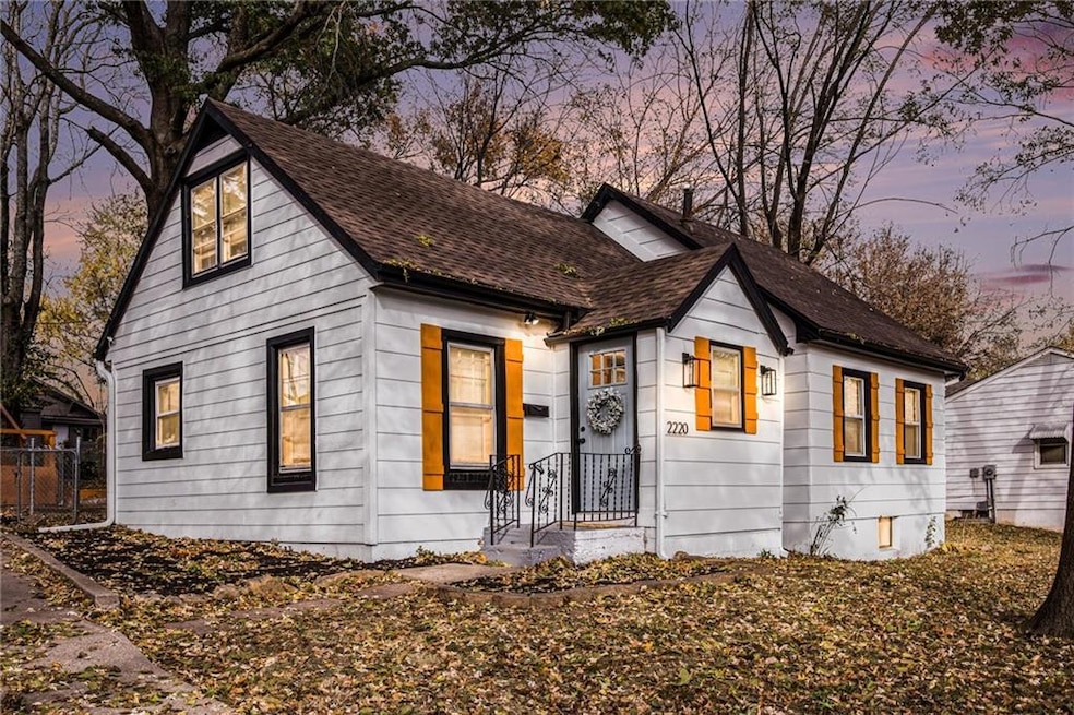 2220 S Cedar Ave, Independence, MO 64052 - photo 1