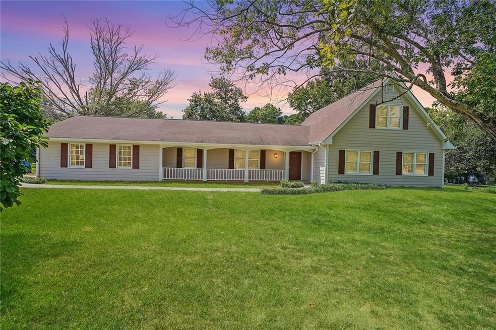 Beautiful 5 Bedrooms and 3 Full Bath home with inv