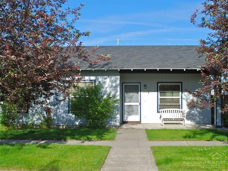 61138 Brookhollow Dr, Bend, OR 97702 - photo 1