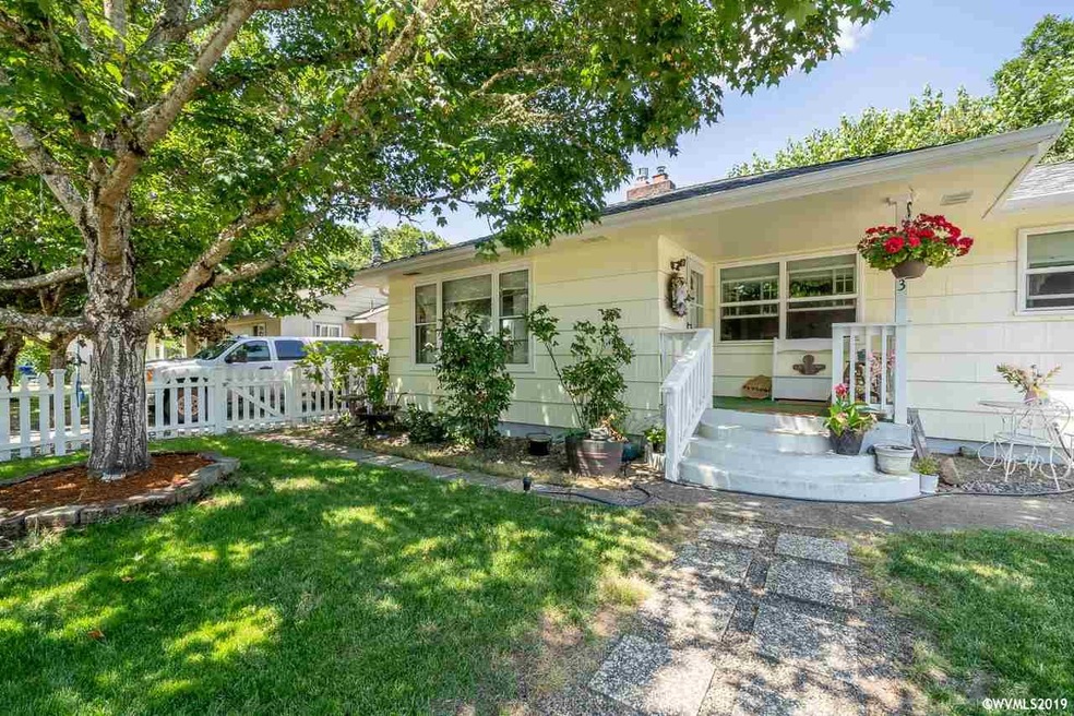 1313 10th Ave SW, Albany, OR 97321 - photo 1