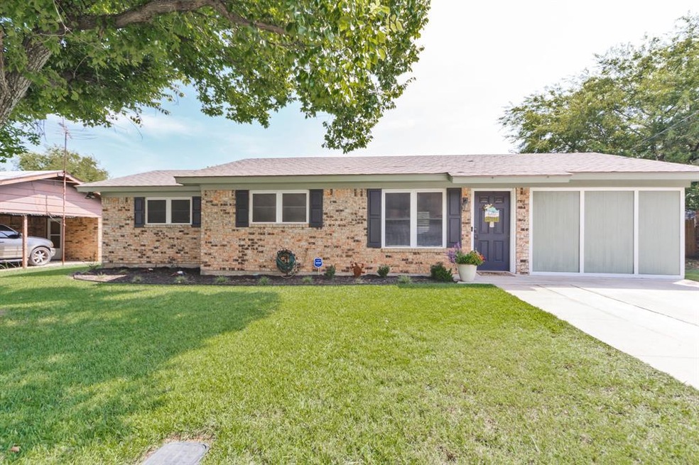 1006 N Miller St, Decatur, TX 76234 - photo 1