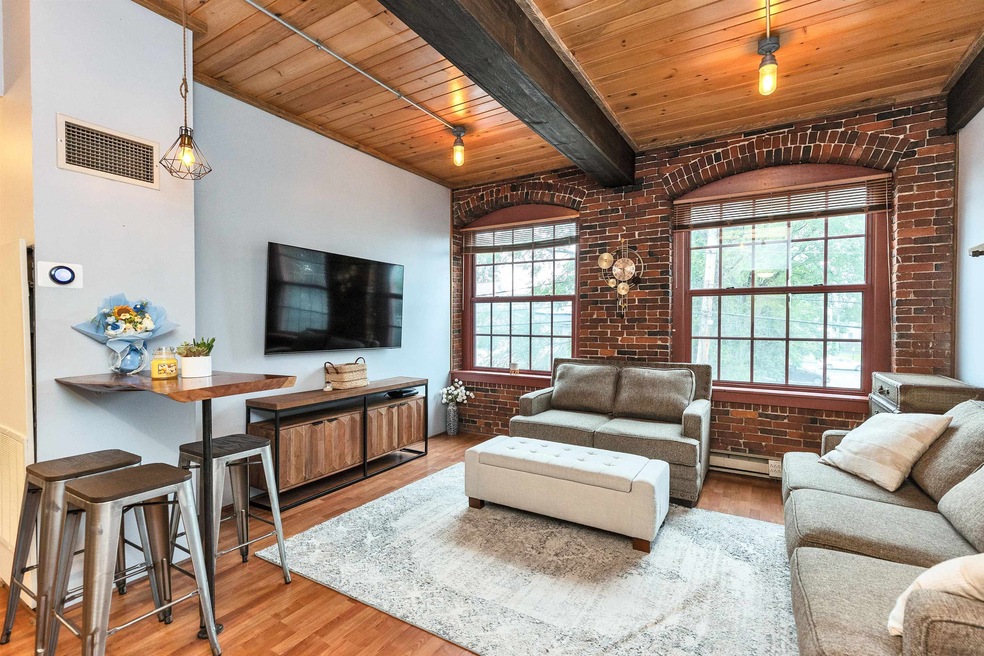 335 Cypress St unit 3C, Manchester, NH 03103 - photo 1