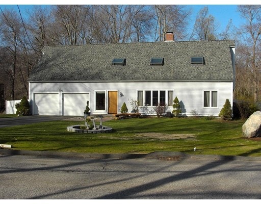 34 Causeway St, Hudson, MA 01749 - photo 1