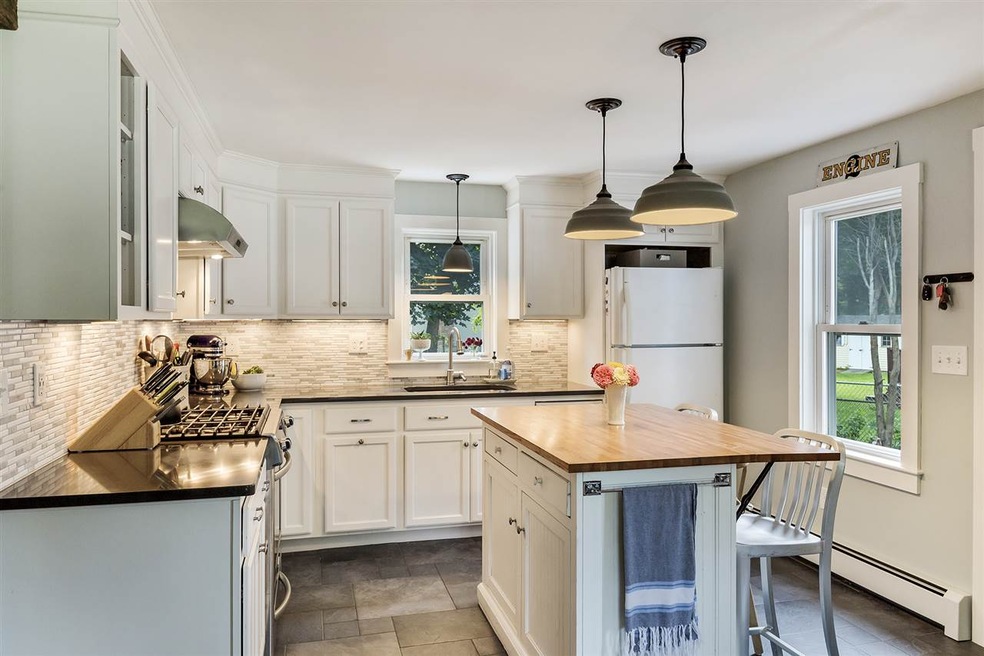 3 Maplecrest St, Newmarket, NH 03857 - photo 1