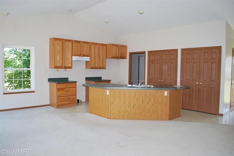 99 Butterfly Ct unit 8, Ionia, MI 48846 - photo 1
