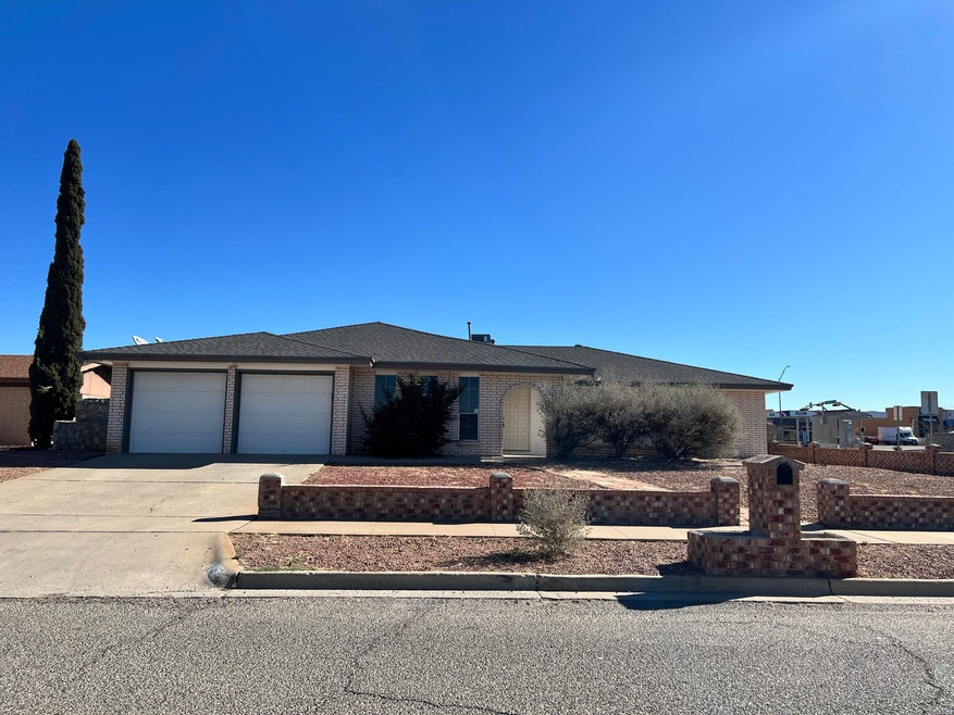 1400 Monte Negro Dr, El Paso, TX 79935 - photo 1