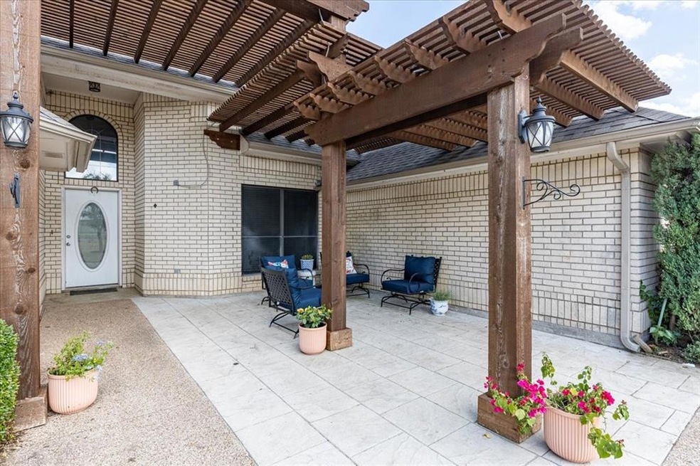 104 Country Green Ct, Weatherford, TX 76087 - photo 1